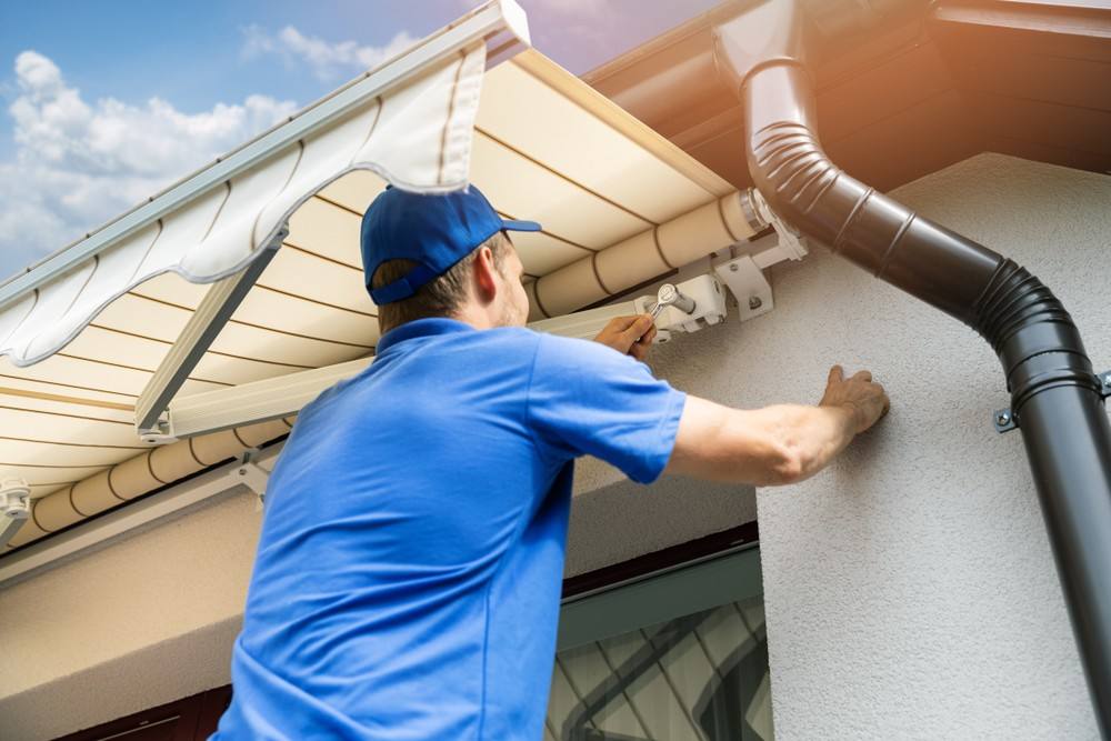 Faire appel à une entreprise pour installer son store banne
