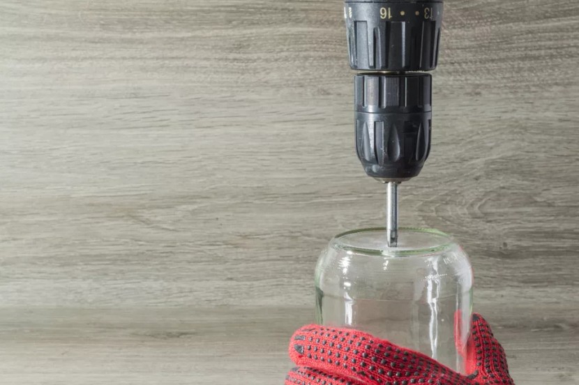 Comment percer un trou à travers du verre sans l’endommager