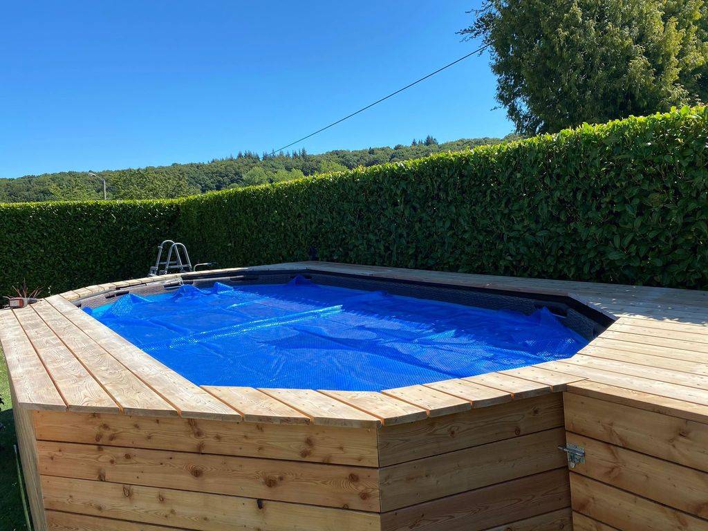 Comment couvrir une piscine hors-sol avec des panneaux ?